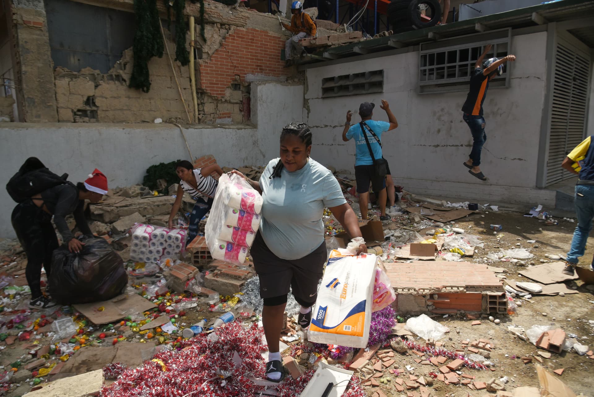 Houston Venezuelans organize aid drives after deadly Venezuela earthquakes