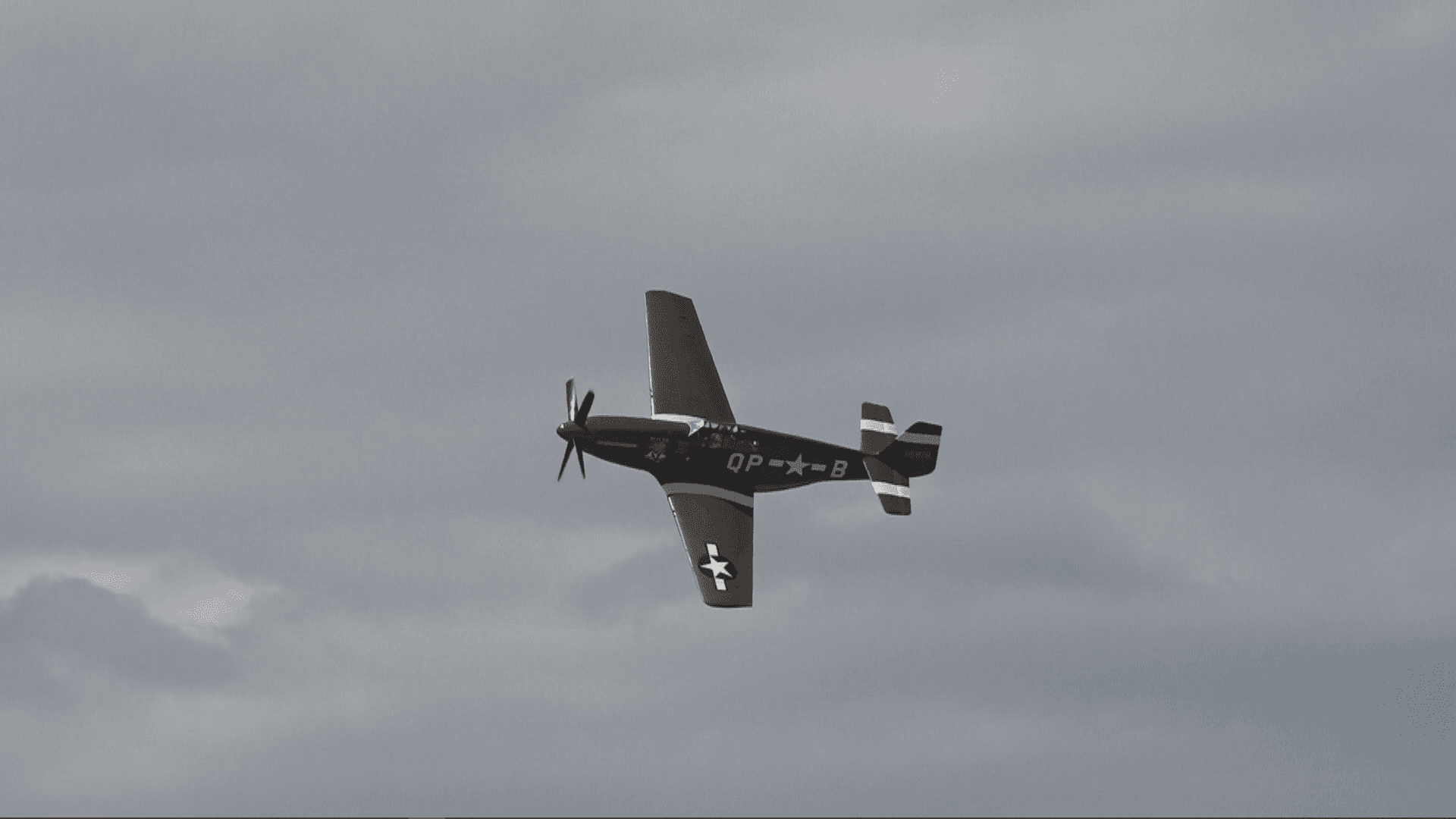 Four Navy pilots eject safely after jet collision at Idaho air show