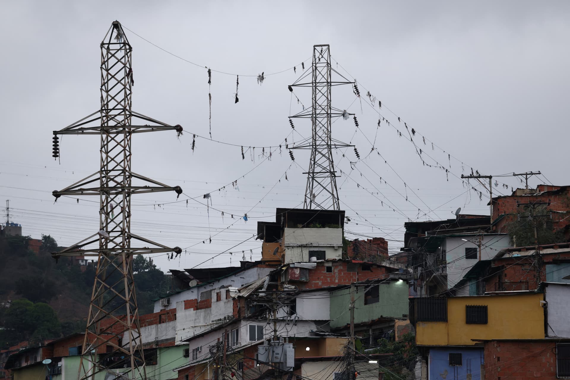 Venezuela grid overhaul stalls as suppliers doubt payment guarantees