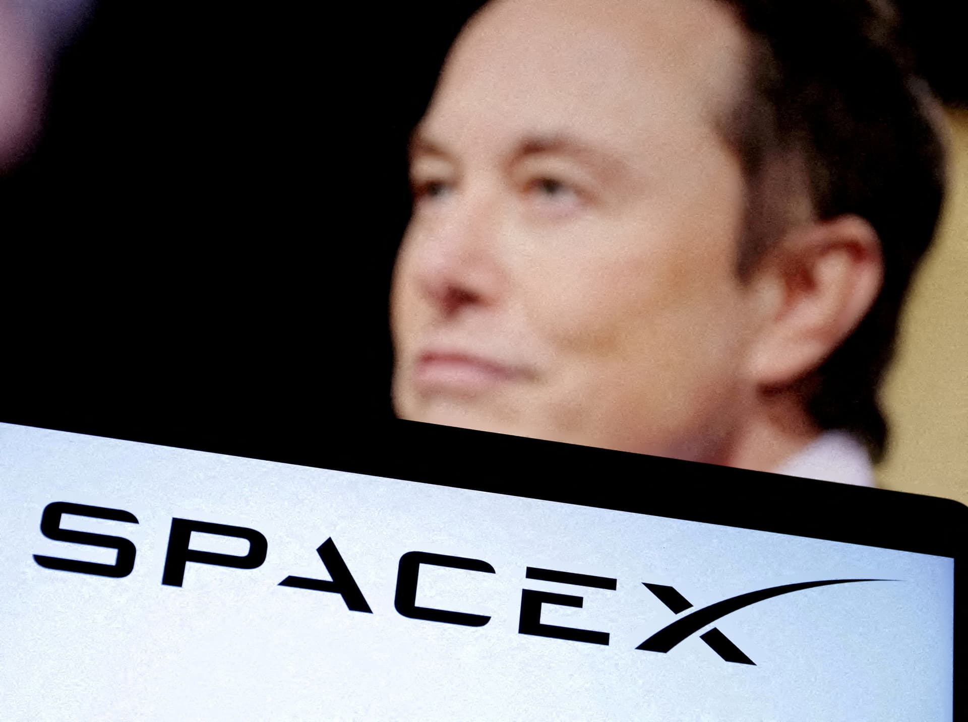 Musk Requires Wall Street Advisers to Buy Grok for SpaceX IPO Access