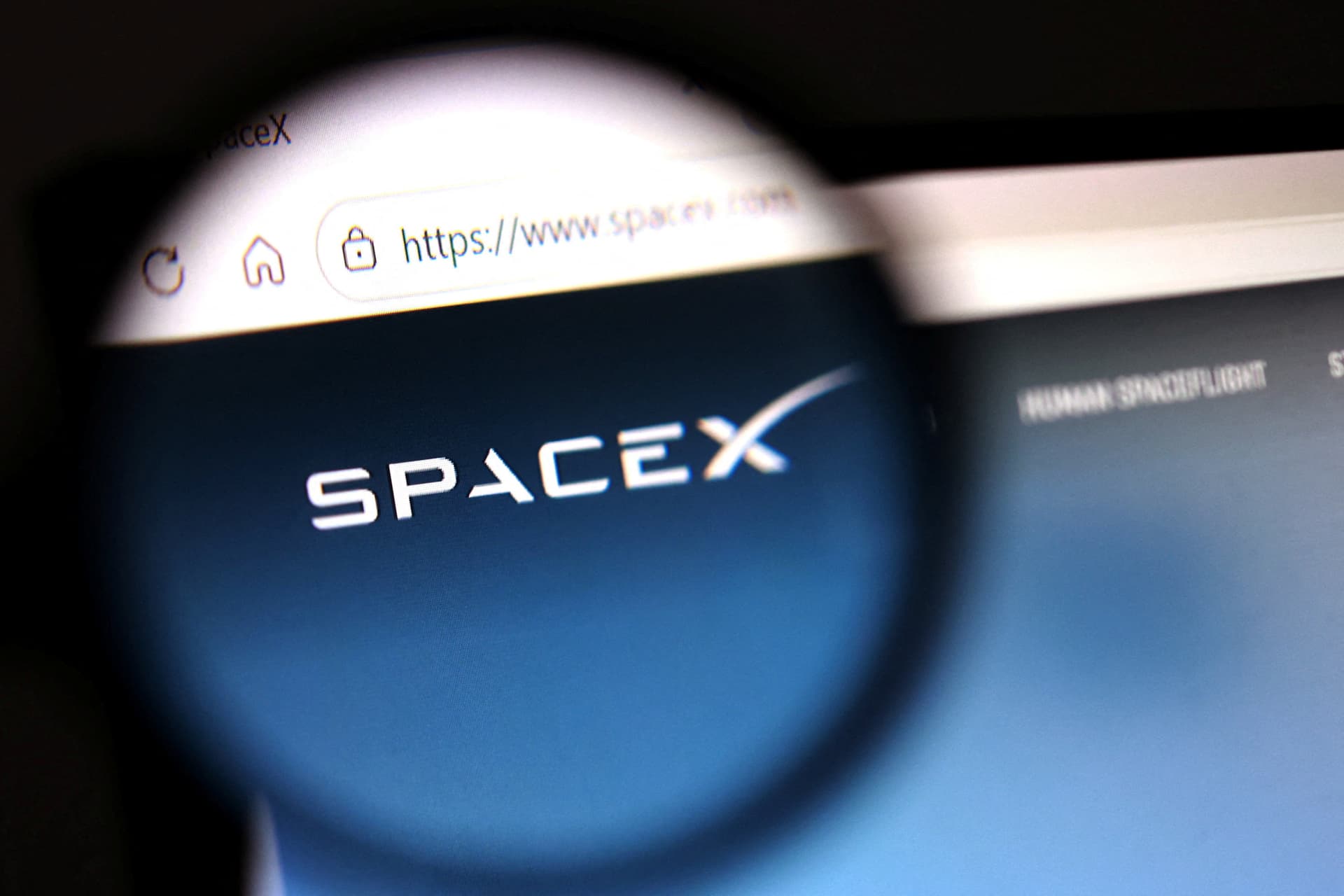 SpaceX signs cloud deal with Google worth $920 million a month