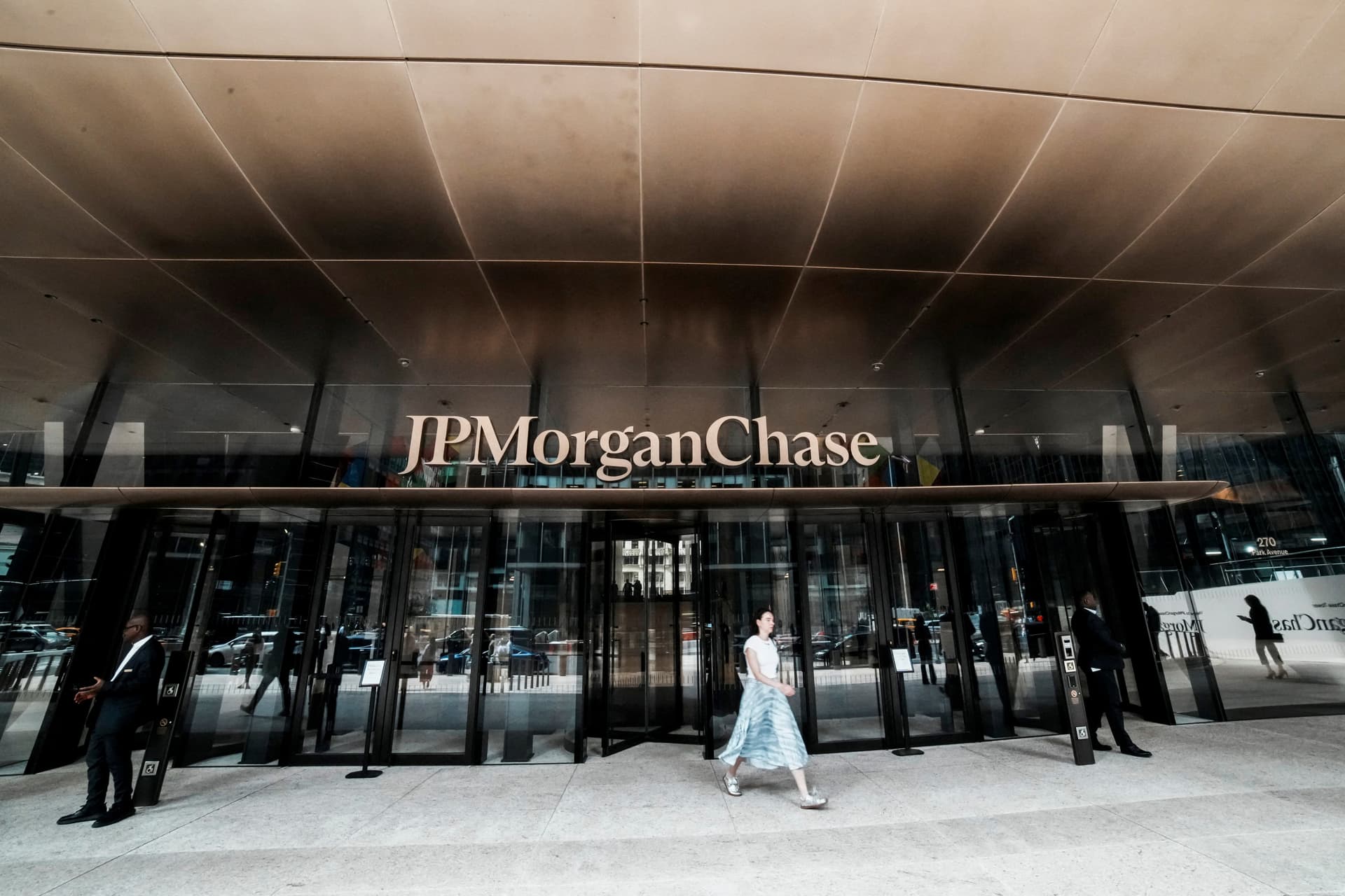 JPMorgan rolls out AI across banking, raising pressure on Goldman Sachs