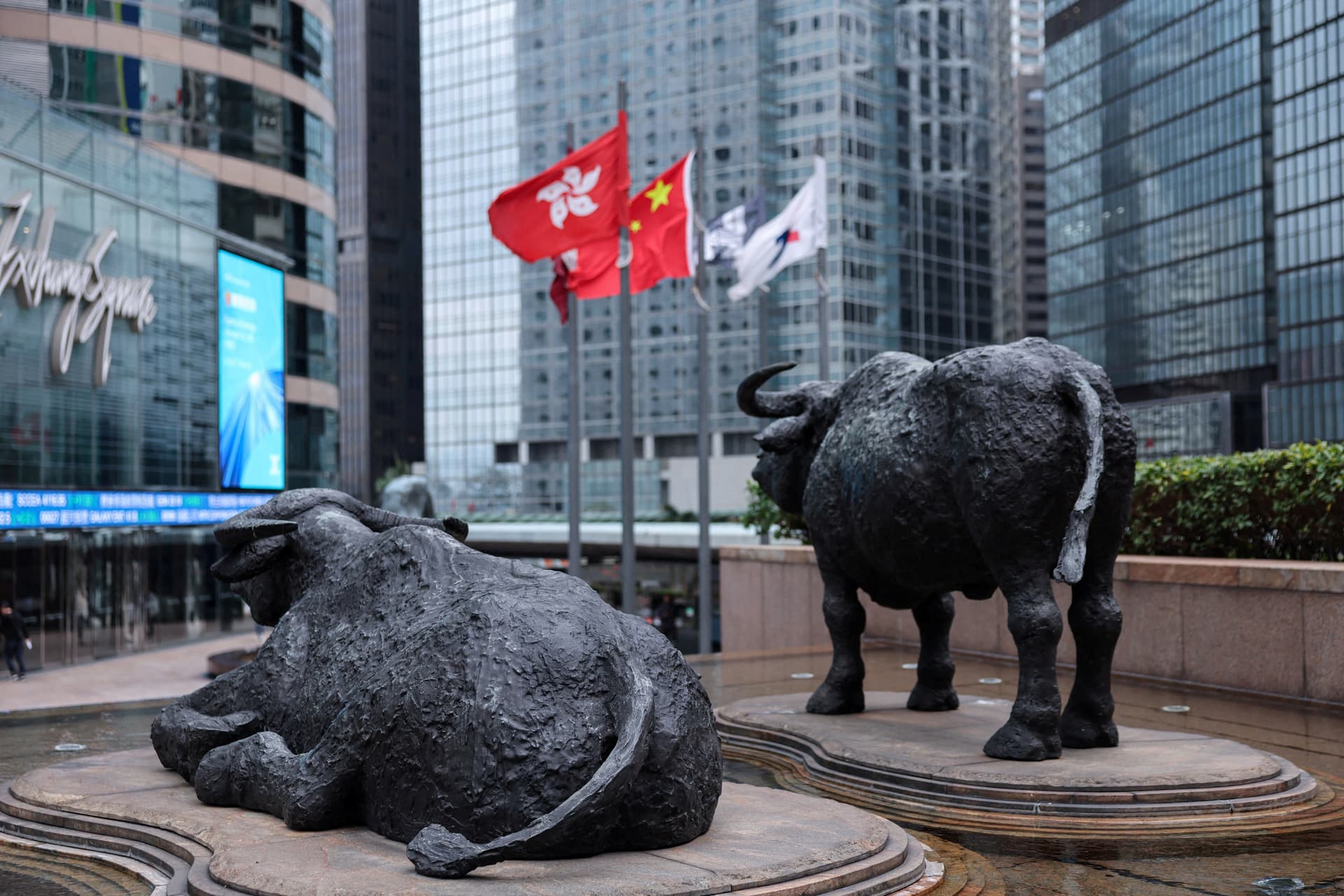 Chinese ceramics maker Three-Circle seeks up to $1 billion Hong Kong listing