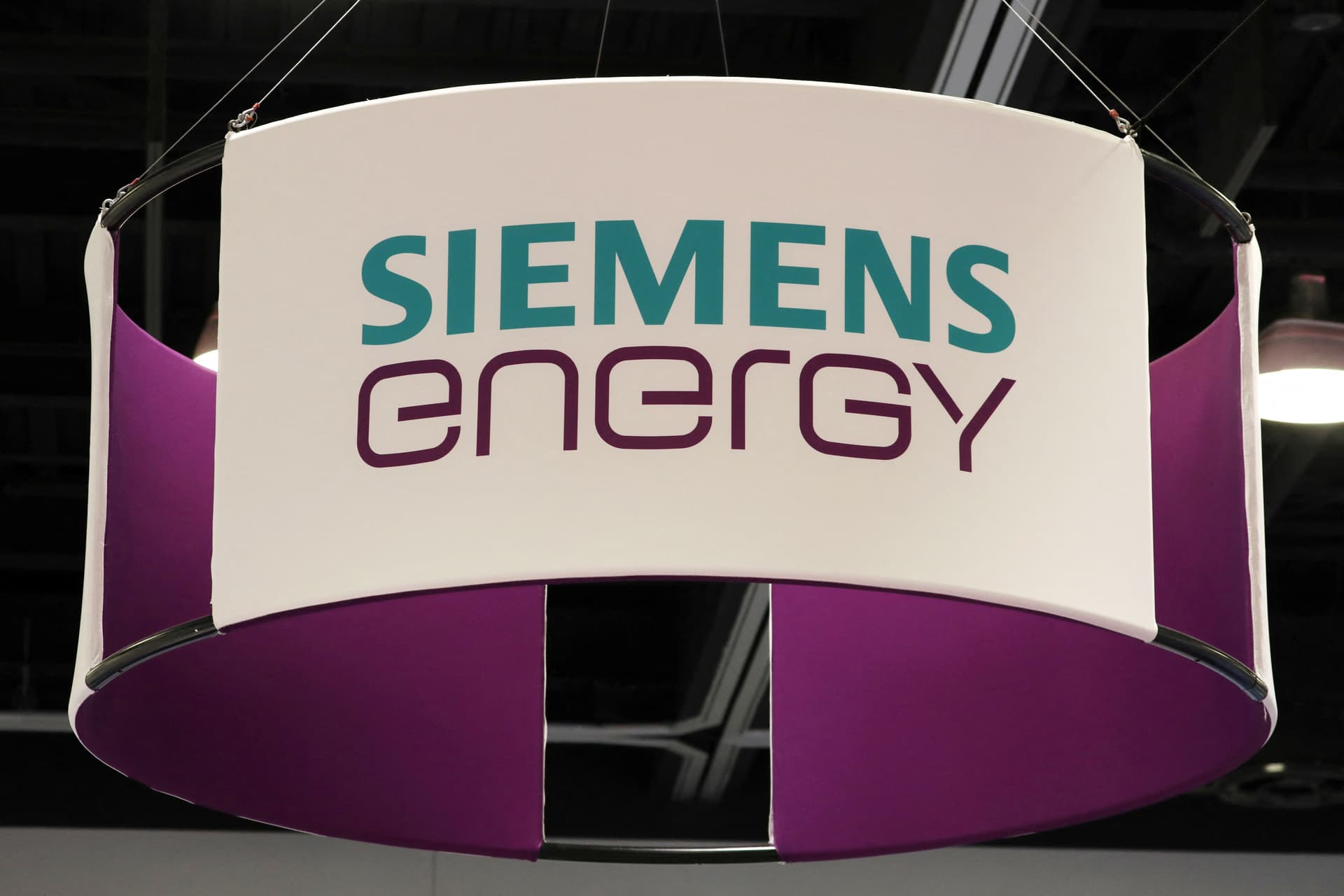 Siemens Energy accelerates buyback as cash flow jumps on AI demand