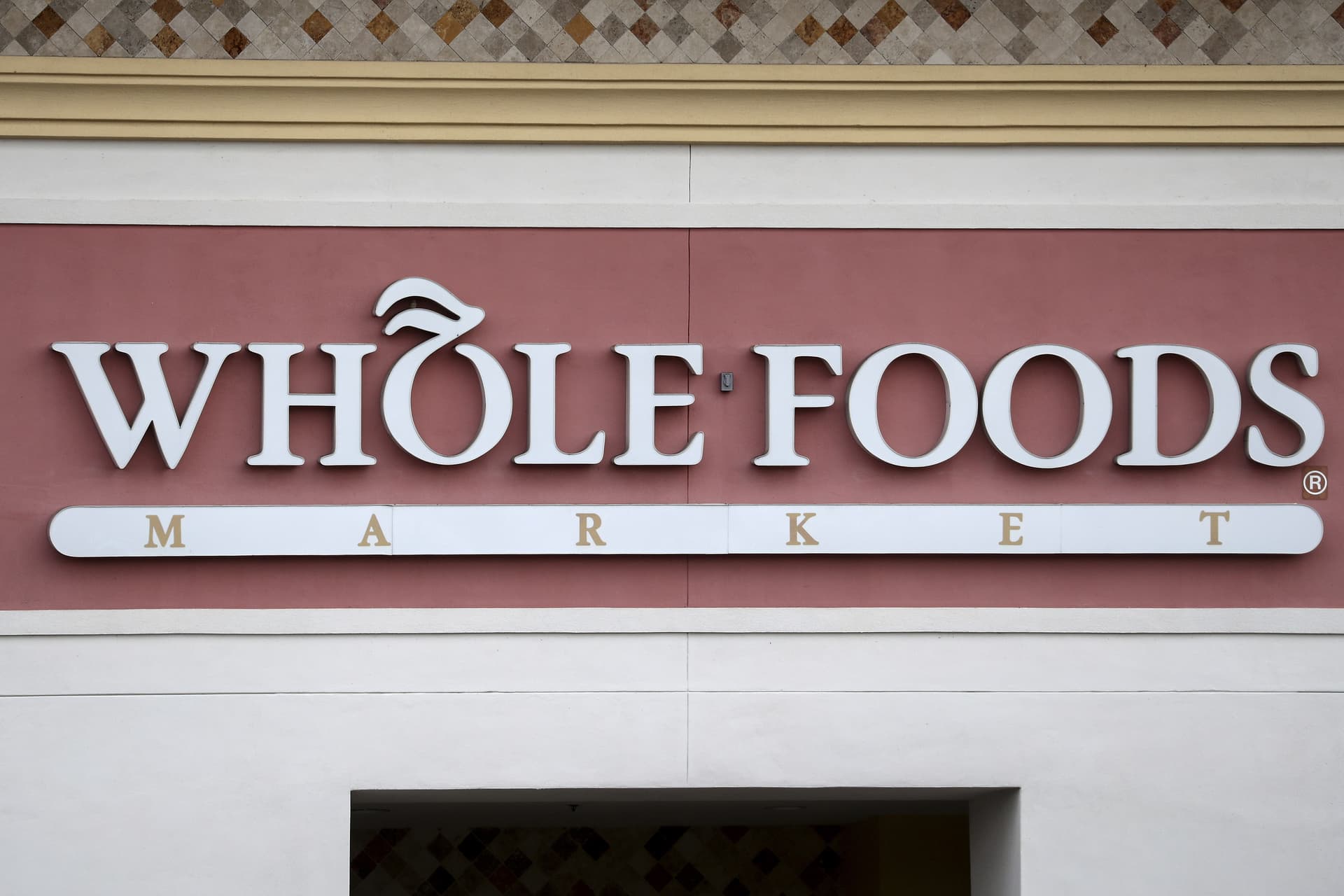 Amazon extends pay and benefits to Whole Foods corporate employees