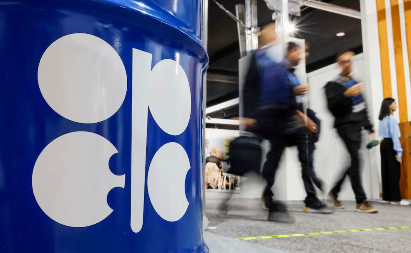 OPEC+ Keeps Output Steady Amid Oversupply and Member Tensions