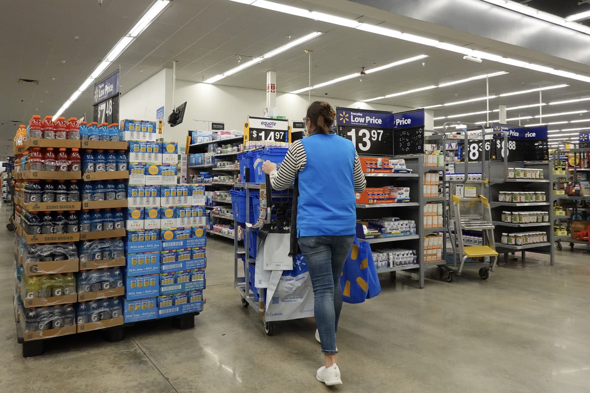 Walmart Faces Tighter Labor Pressures as Productivity Gains Lag Costs