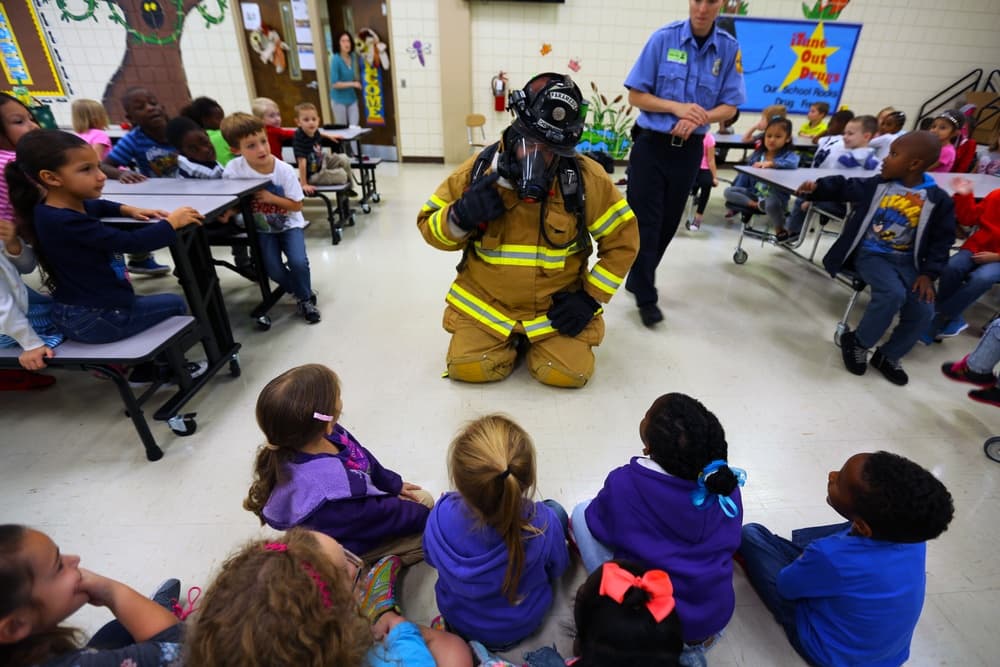 Keating Fire Chief Teaches Students Hands-On Firefighting Skills at Elementary School