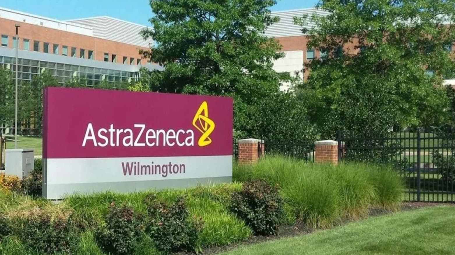 AstraZeneca forecasts 2026 profit and sales growth, raises dividend