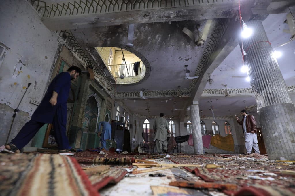 Suicide bomber kills dozens at Shiite mosque near Islamabad