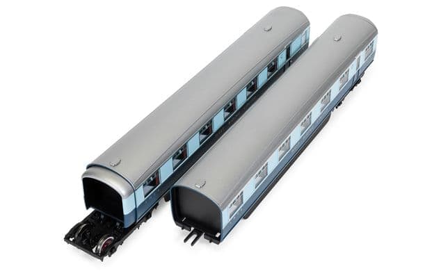 Hornby launches West Riding Limited coaches for LNER express recreation