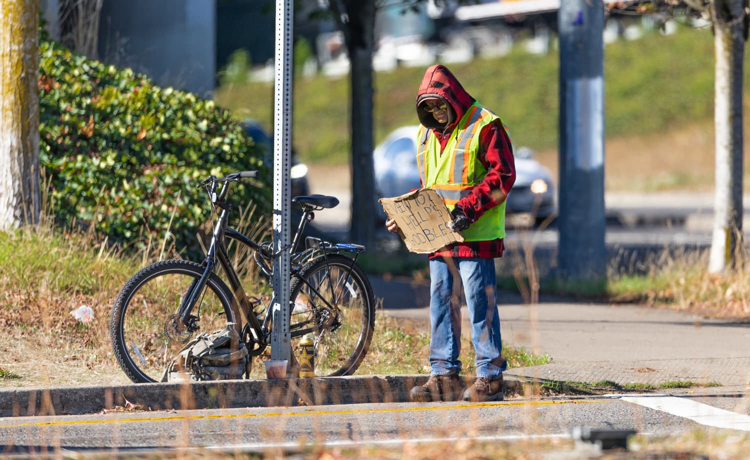 Eugene City Council rejects ordinance banning handing items from vehicles to panhandlers
