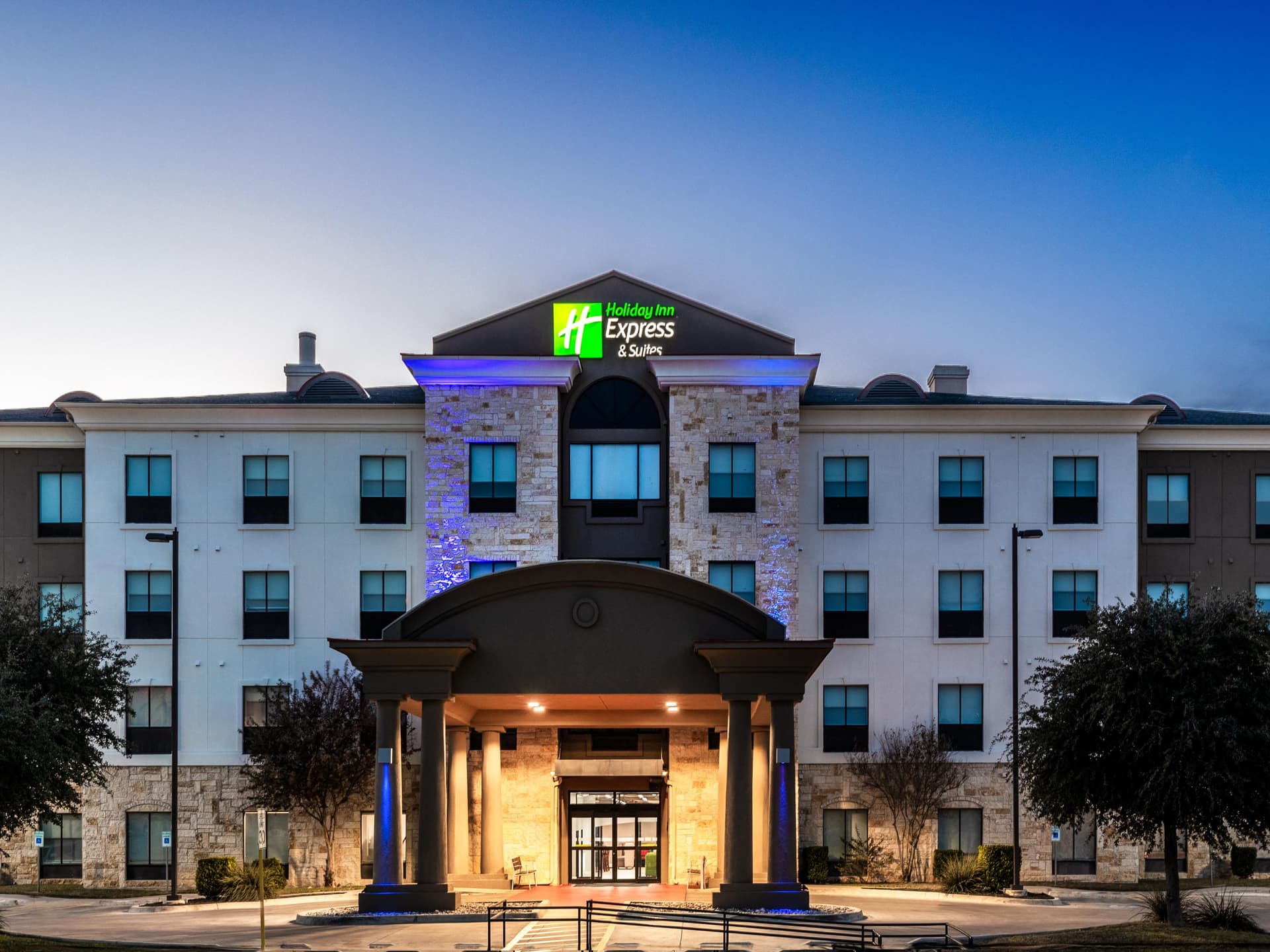 Holiday Inn Express & Suites Del Rio set for grand reopening Wednesday