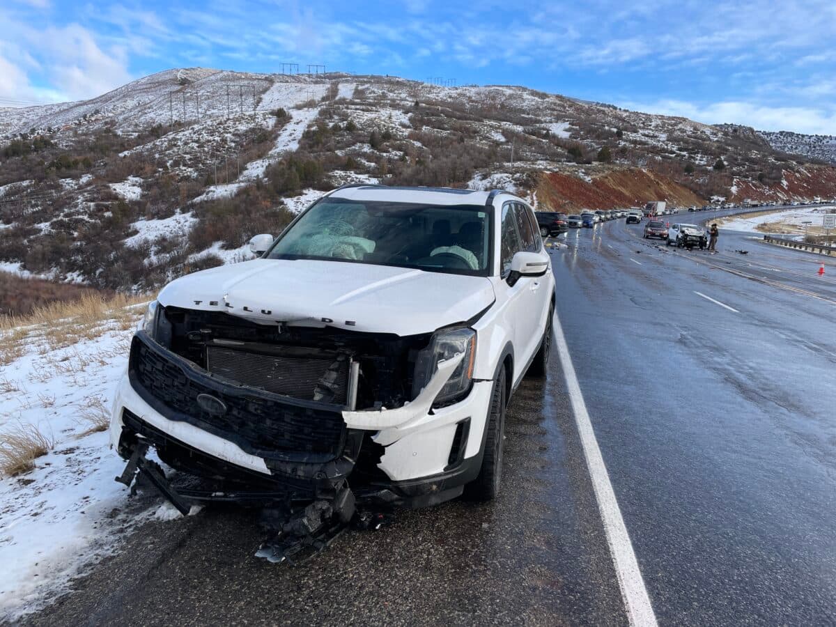Two-Vehicle Collision on Highway 6 West Injures Multiple, Lane Partially Closed
