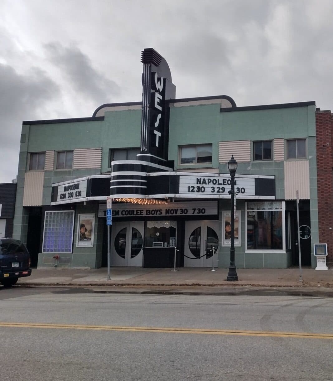 Restored West Duluth theaters face closure amid financial strain