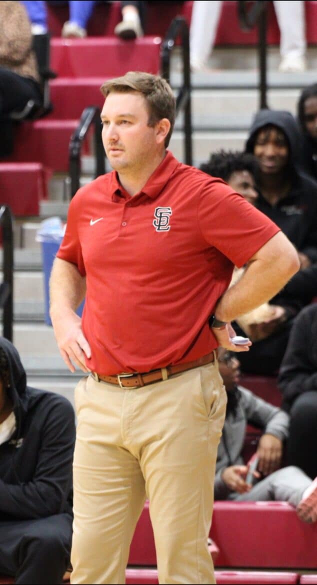 Stanhope Elmore coach wins 100th game, program marks milestone for community