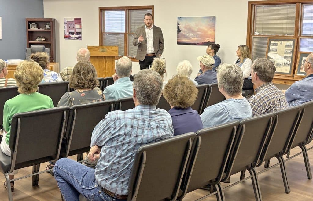 Nathan Willett visits Rock Port ice cream social, courts river farmers