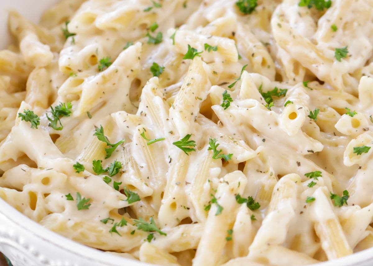 Practical Café‑Style White Sauce Pasta Guide Brings Comfort Food Home