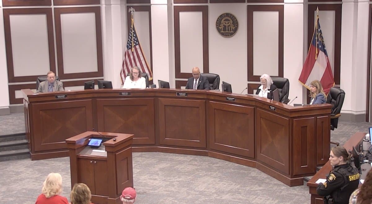 Forsyth County Commissioners Consider Policy to Restrict Cellphone Use During Meetings