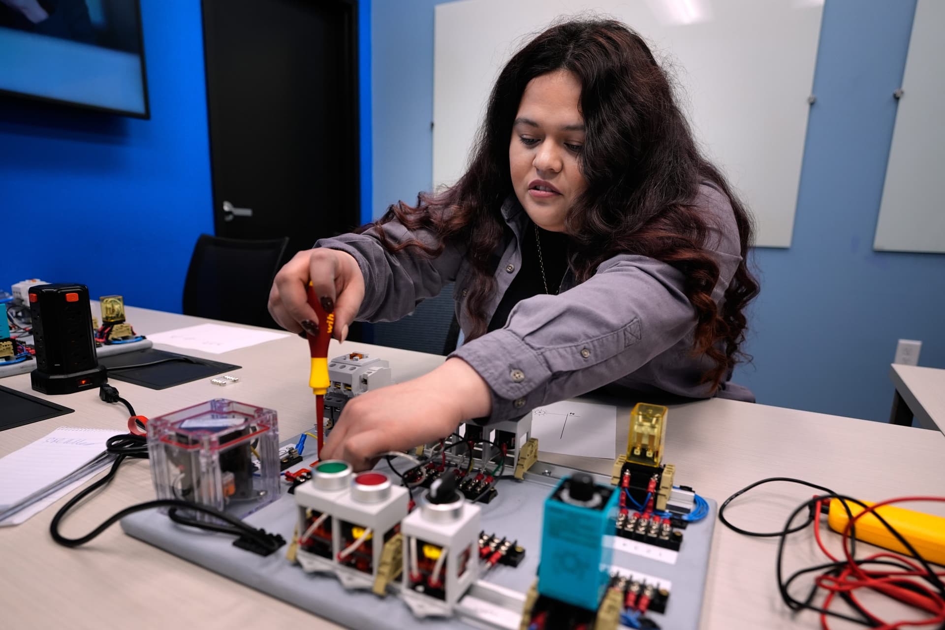 Walmart program turns associates into maintenance technicians, no experience needed