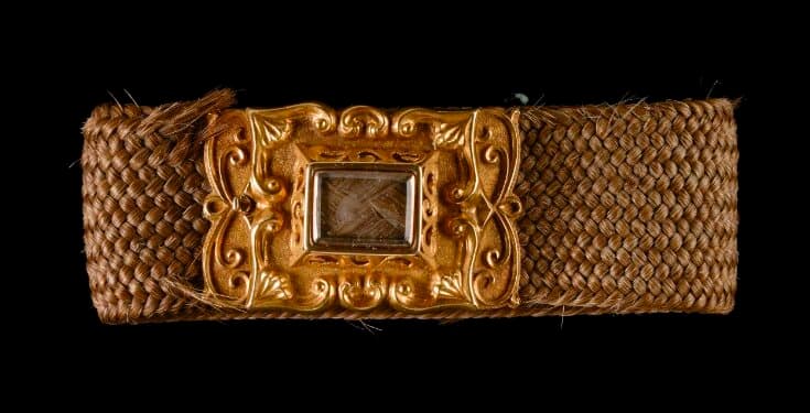 Hair jewelry turns personal keepsakes into Victorian goldwork