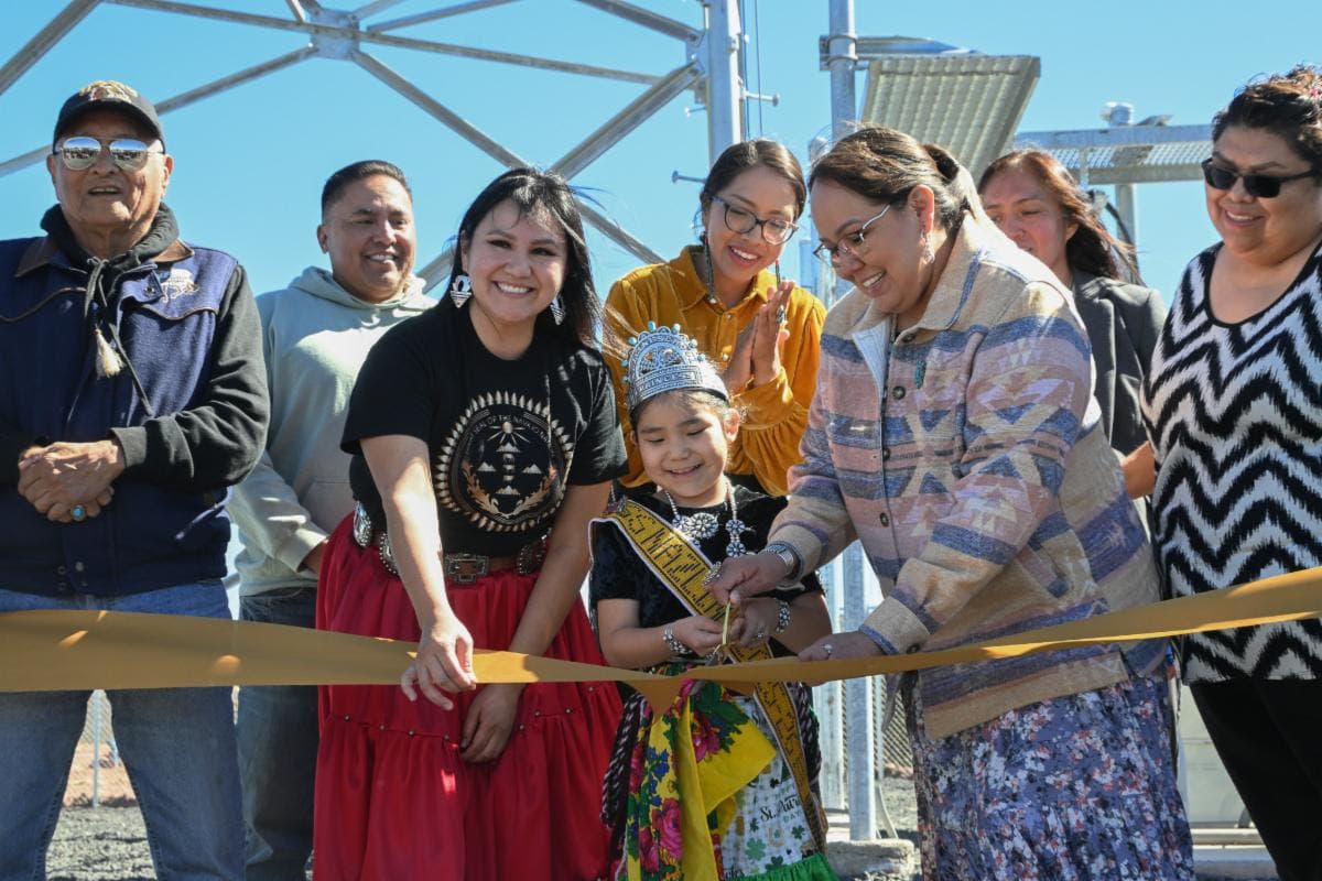 Navajo Nation Cuts Ribbon on New Nazlini Cellular Tower