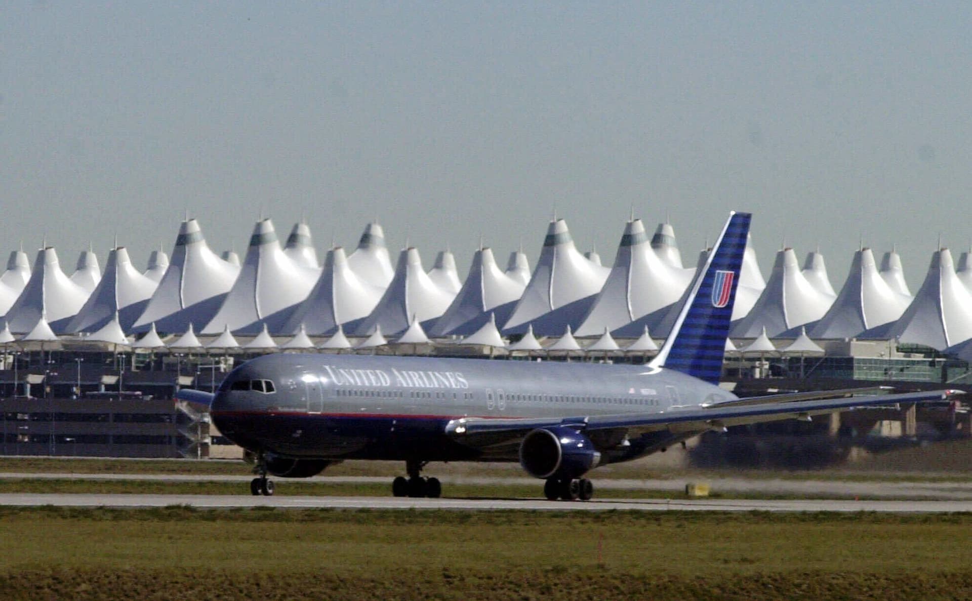 Transformer Failure Triggers Outage, Power Restored to 195,000 Customers and DIA Trains