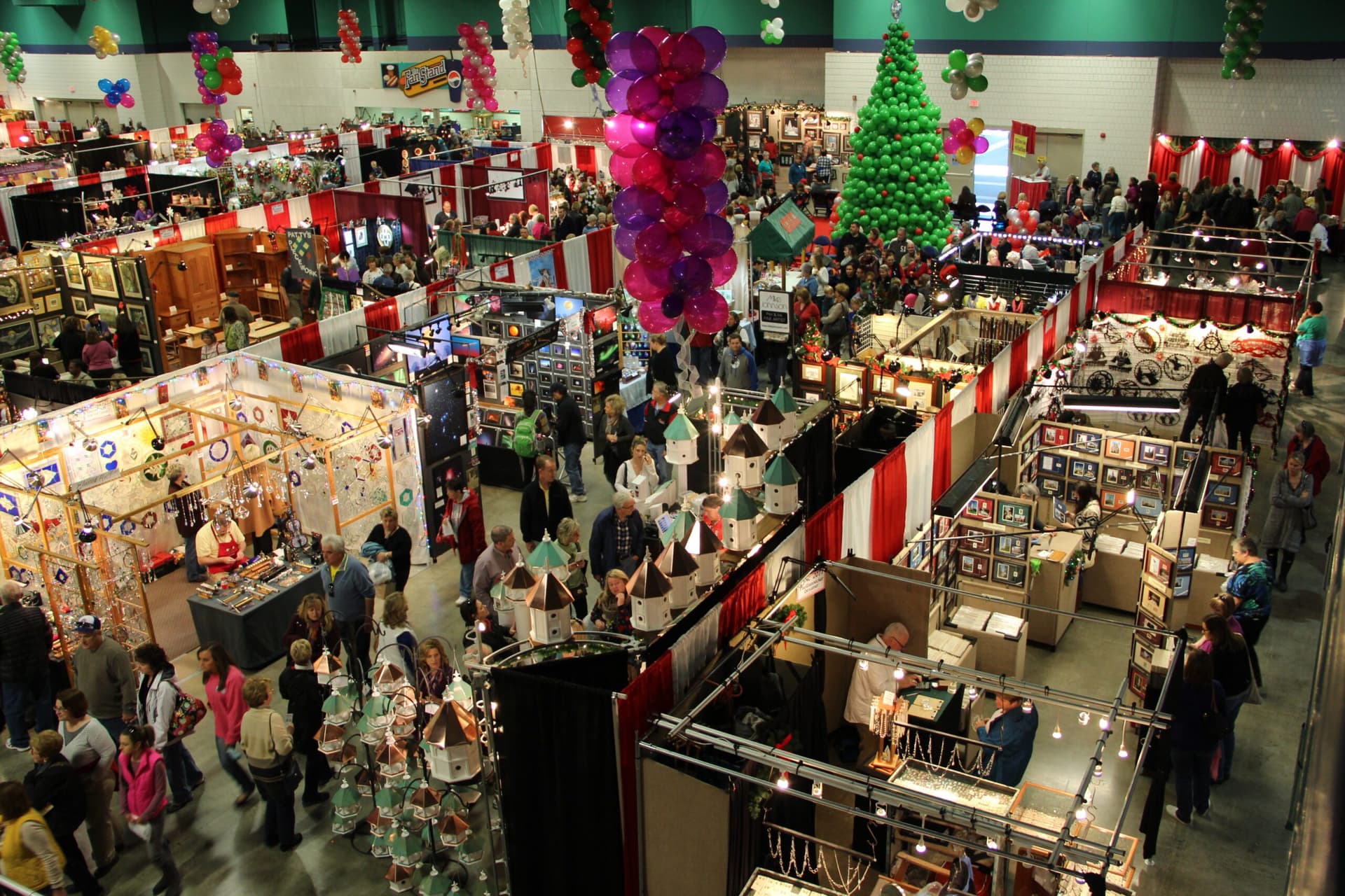 Craftsmen's Christmas Classic returns, more than 270 booths draw holiday shoppers