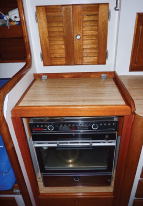 Cruising sailor replaces obsolete galley stove with safer, simpler setup