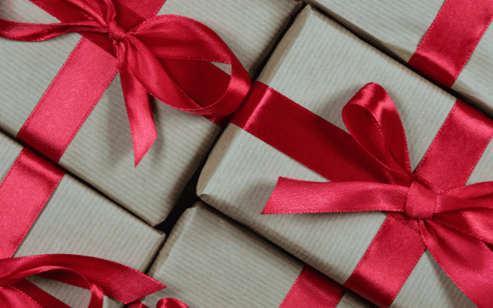 Graduation Gift List Guide (2026): How to Get Gifts You Actually Want