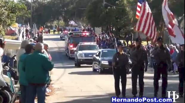 Brooksville Christmas Parade Celebrates Learning, Honors Local Teacher