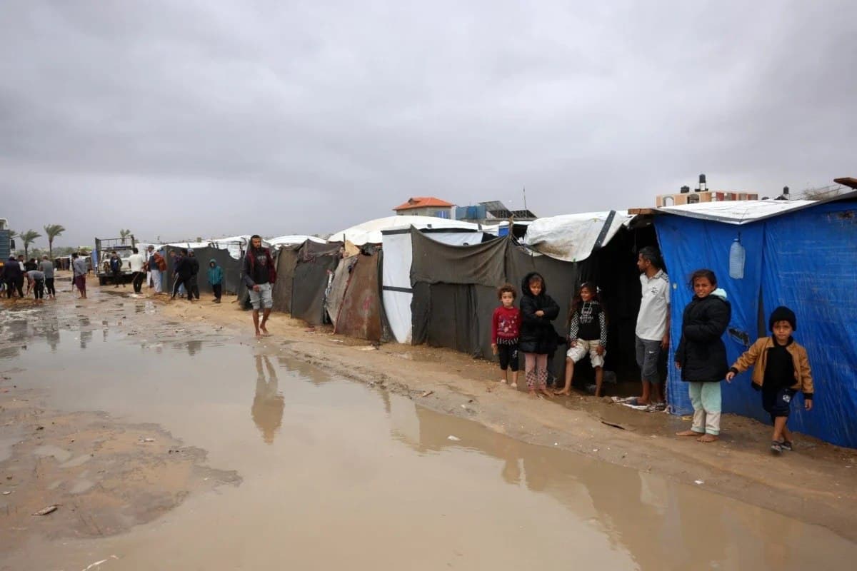 Gaza Teacher Turns Tent into Yoga Haven for Traumatized Children