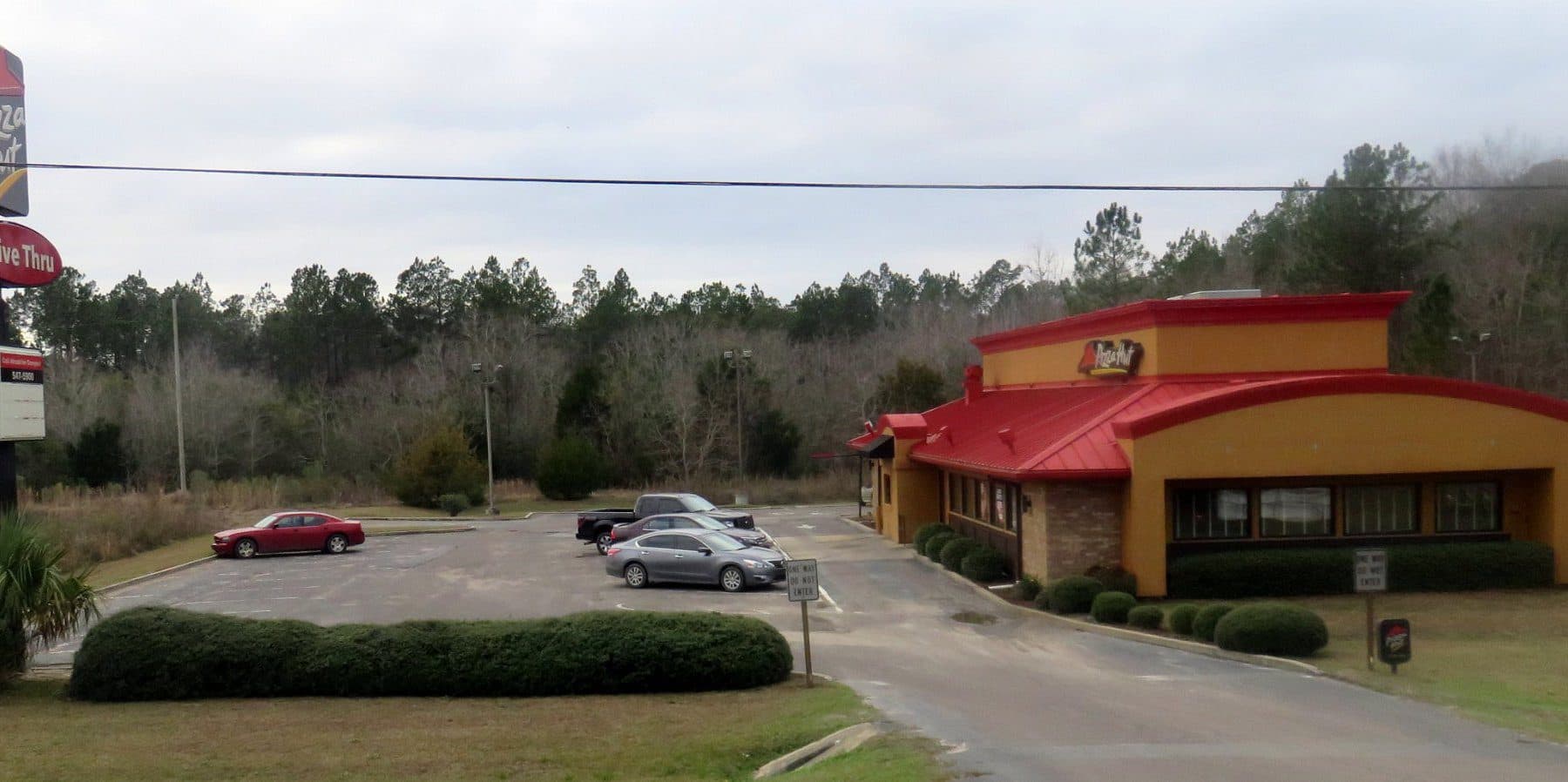 Suspicious Incident at Bonifay Pizza Hut Raises Worker Safety Questions