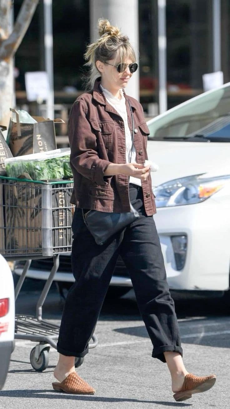 Elizabeth Olsen makes eyelet pants the chic capsule swap