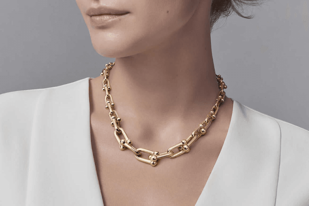 Yellow-Gold Revival Fuels Chunky Chains, Sculptural Cuffs and Layering Trends 2026