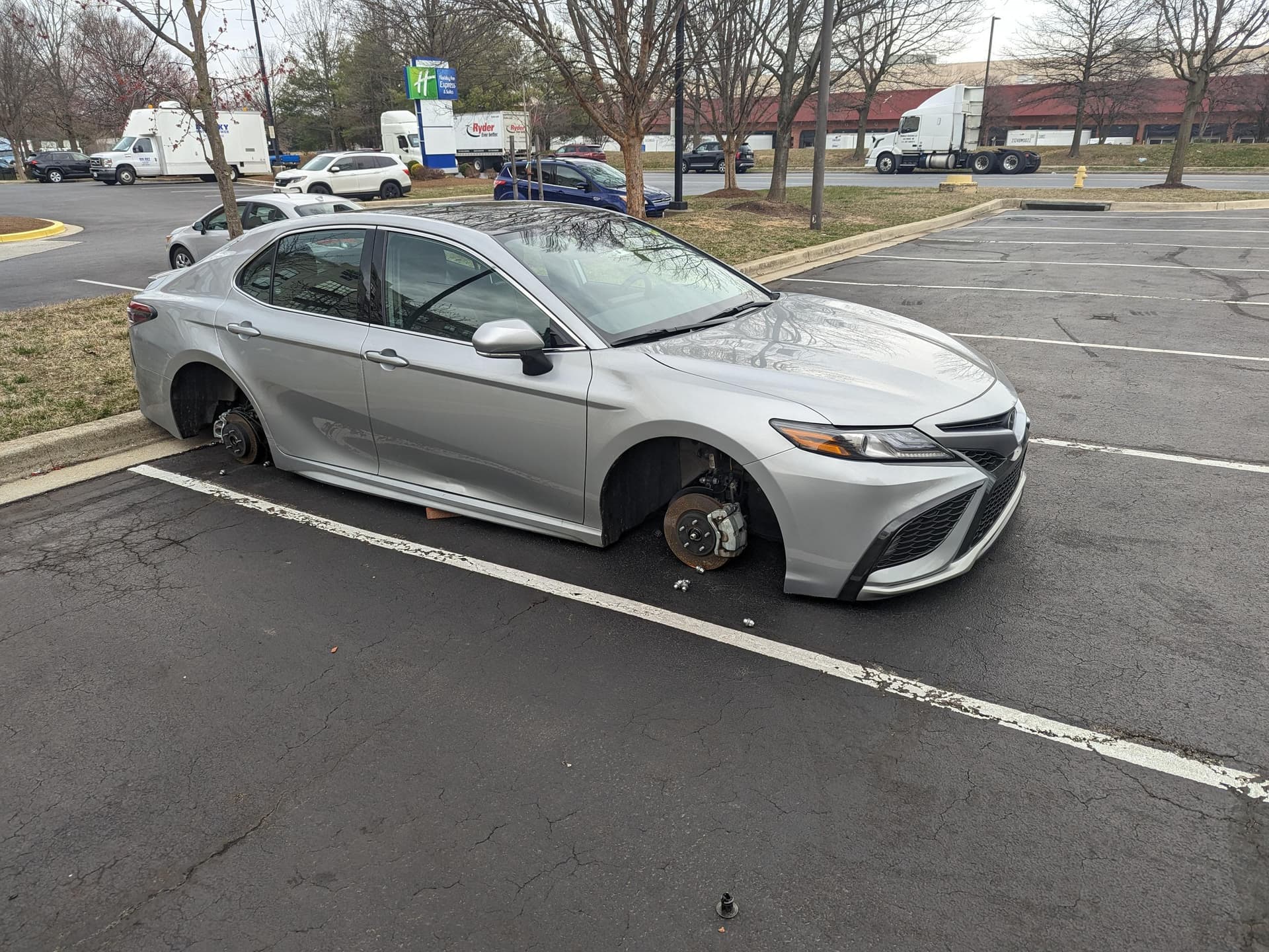 Multiple Vehicle Wheel Thefts Reported Along I 40, Triangle Highways