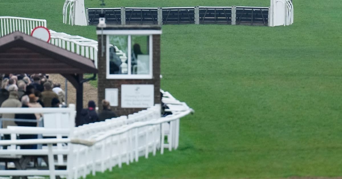 Plumpton scraps jumps finale after equine influenza scare nearby