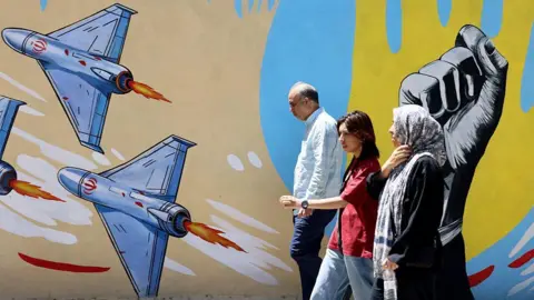 White House pushes Iran deal as ceasefire talks stall