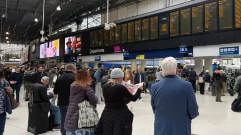 South England rail delays may continue after radio fault fixed