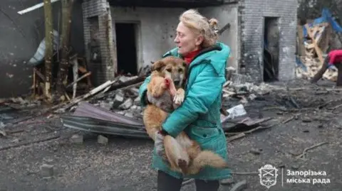 Ukraine Animal Rescuers Risk Shelling to Save Abandoned Pets