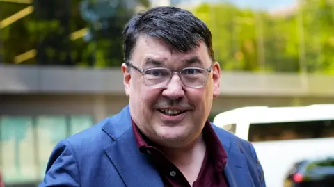 Graham Linehan overturns criminal damage conviction over phone dispute with trans activist