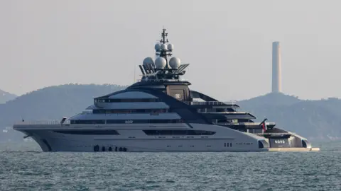 Sanctioned Russian billionaire’s superyacht crosses Strait of Hormuz amid blockade