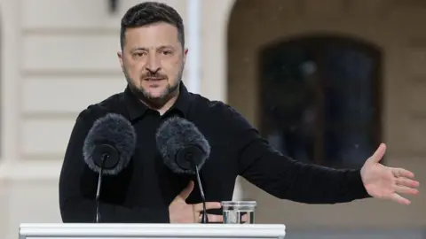 Zelenskyy calls for direct talks with Putin as US focuses on Iran