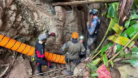 Five men rescued after 10 days trapped in flooded Laos cave
