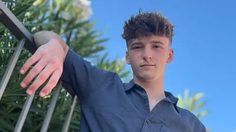Family tribute after Oxfordshire sixth-form pupil dies from meningitis