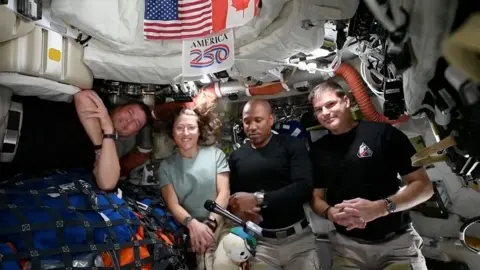 Four Astronauts Return to Earth With Pictures and Stories to Share