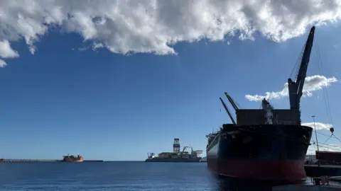 Spanish passengers begin leaving MV Hondius after deadly hantavirus outbreak