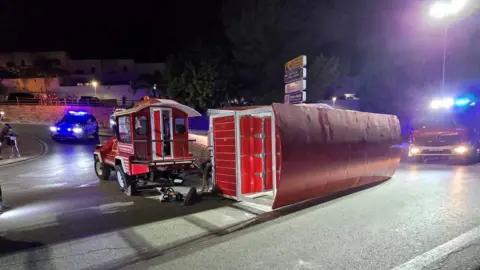 Tourist train wagon overturns in Cártama, 18 injured, including children