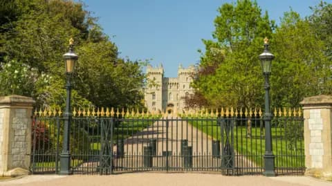 Met Police investigate Windsor Castle officers over sleeping on duty allegations