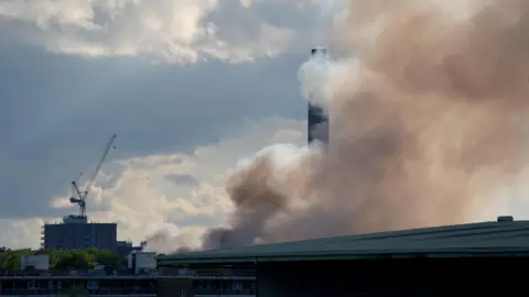 Major fire at Bermondsey recycling centre halts London Bridge rail services